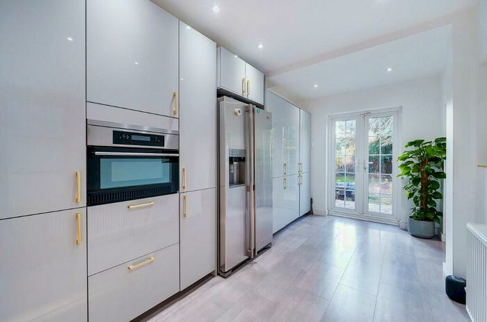 4 Bedroom Semi-Detached House To Rent In Langley Park Road, Sutton, Surrey, SM2