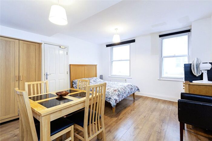 Studio To Rent In Pentonville Road, London, N1