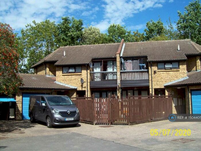 1 Bedroom Flat To Rent In Courtney Park Road, Basildon, SS16