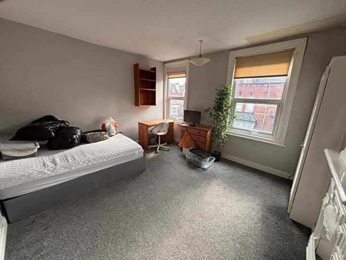 4 Bedroom Semi-Detached House To Rent In Hessle View, Leeds, LS6