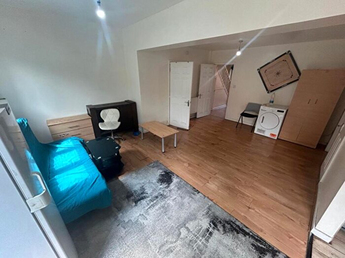 5 Bedroom Flat To Rent In Langdon Road, Bedroom House(Available Th May), E6