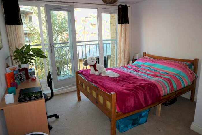 3 Bedroom Apartment To Rent In St Andrew`s Close, Canterbury, CT1