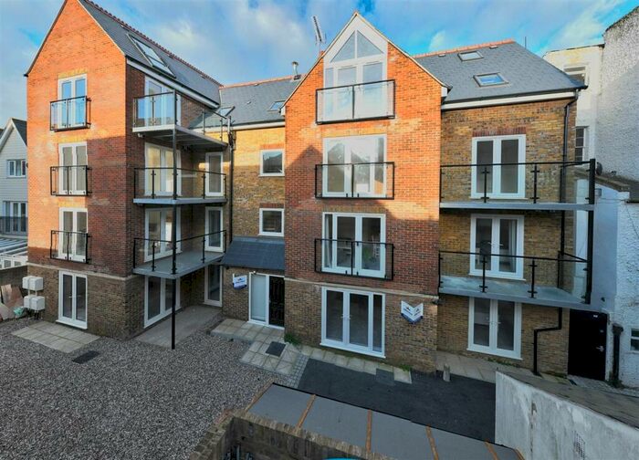 2 Bedroom Apartment To Rent In St. Marys Road, Broadstairs, CT10