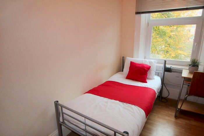 Studio To Rent In Russell Road, Kensington, W14