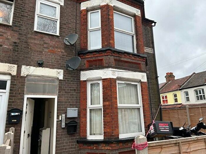1 Bedroom Flat To Rent In Brantwood Road, Luton, Bedfordshire, LU1