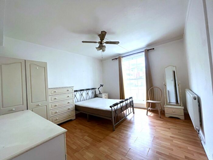 3 Bedroom Flat To Rent In Levita House, Euston, NW1