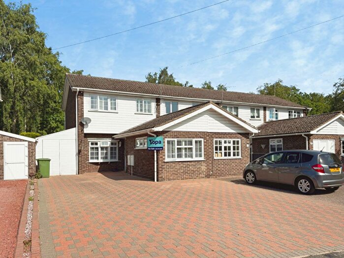 4 Bedroom End Of Terrace House For Sale In Eton Close, Lincoln, LN6