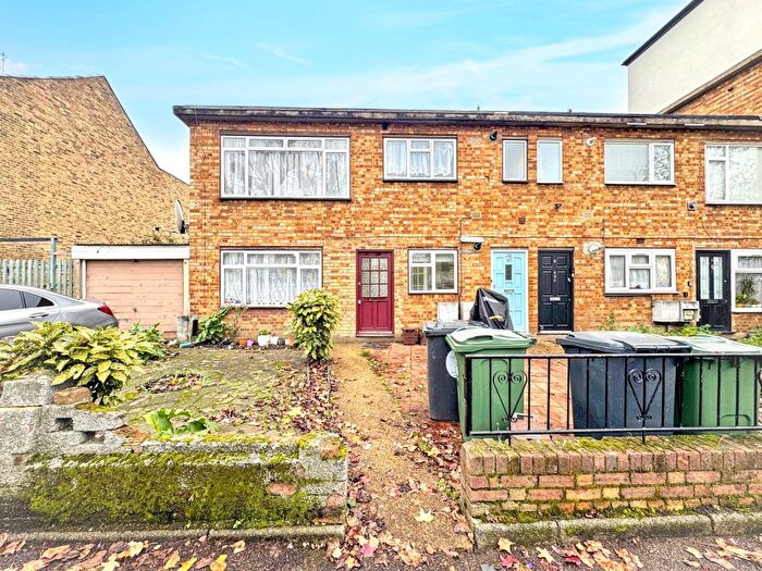 2 Bedroom Maisonette To Rent In Lea Bridge Road, Leyton, E10