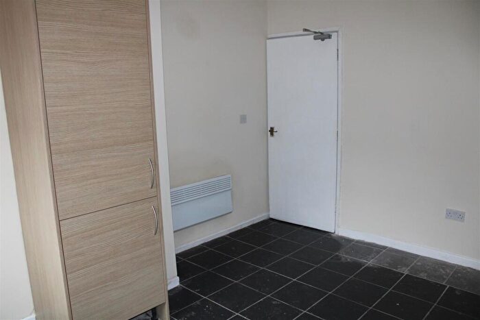1 Bedroom Terraced House To Rent In Beeches Road, West Bromwich, B70