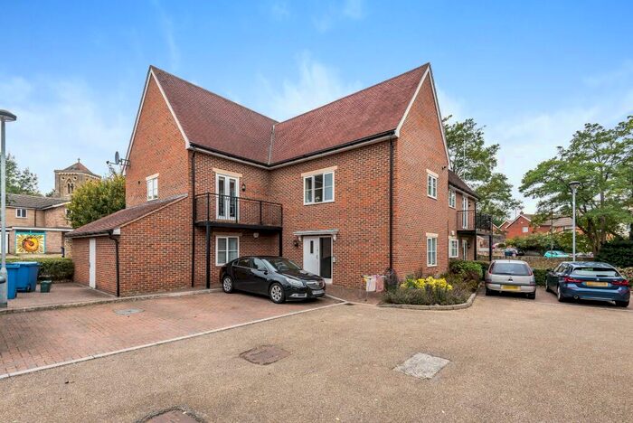 2 Bedroom Flat To Rent In Barberi Close, Littlemore, Oxford, OX4