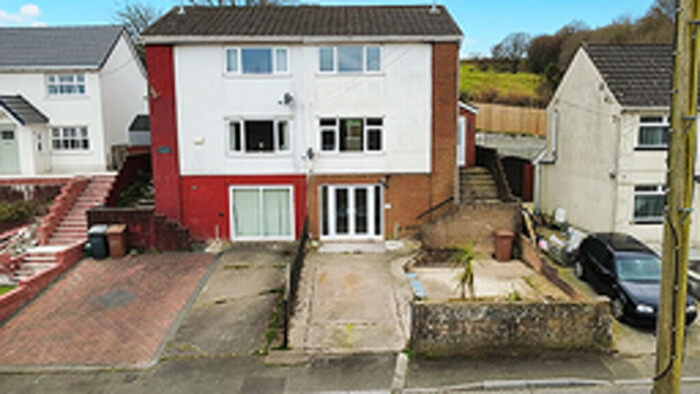 3 Bedroom Semi Detached House For Sale In Albertina Road, Newbridge, NP11