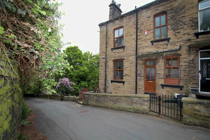 2 Bedroom Town House To Rent In Canal View, Sowerby Bridge, HX6