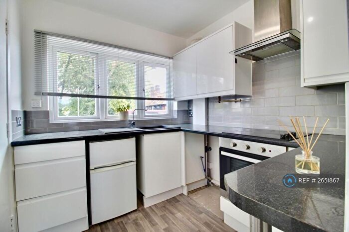 1 Bedroom Flat To Rent In Hainault Road, Romford, RM5