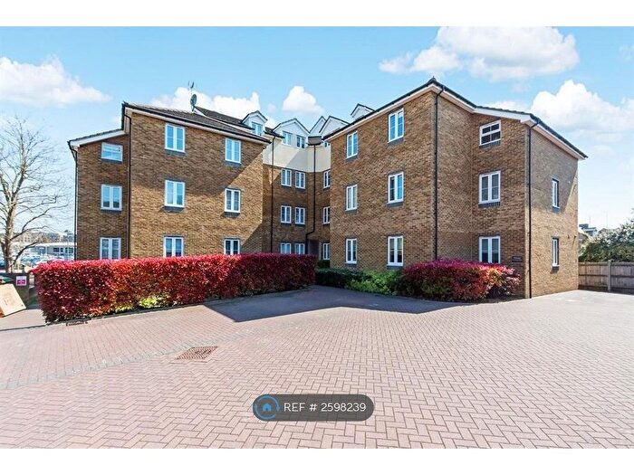2 Bedroom Flat To Rent In Kings Court, Dartford, DA1