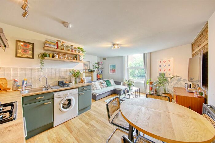 1 Bedroom Flat For Sale In Brixton Hill, Brixton, SW2