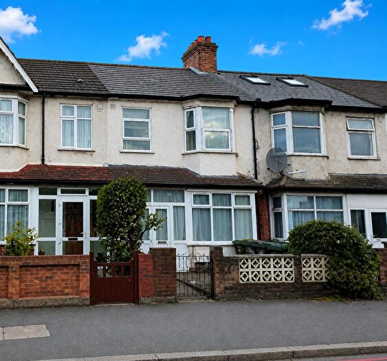 3 Bedroom End Of Terrace House To Rent In Broad Lane, London, N15
