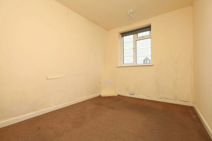 2 Bedroom Flat To Rent In Burnt Ash Lane, London BR1