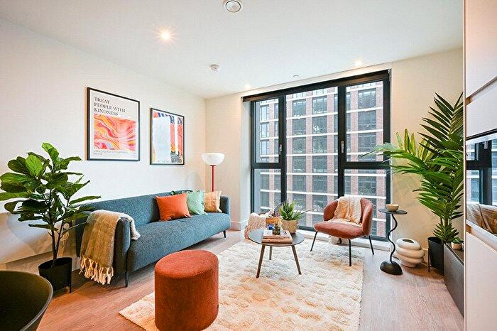 3 Bedroom Apartment To Rent In Uncle Leeds, Uncle Leeds, LS12