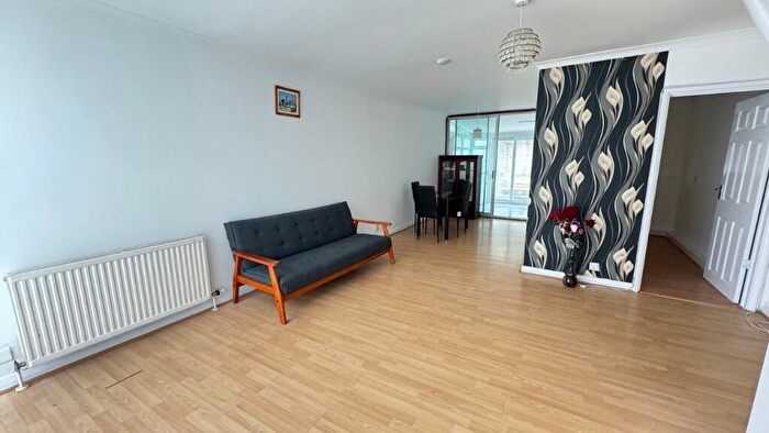 3 Bedroom Terraced House To Rent In Lawdons Gardens, Croydon, London, CR0