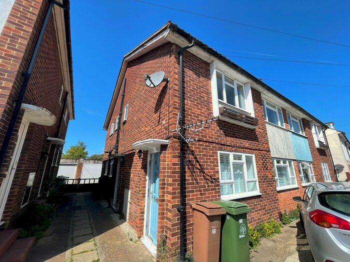 3 Bedroom Maisonette To Rent In Albert Road, Sutton, Surrey, SM1