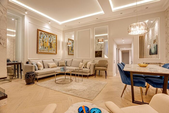 3 Bedroom Flat For Sale In Hays Mews, London, W1J