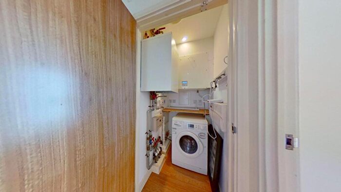 1 Bedroom Apartment For Sale In Waterhouse Apartments, Saffron Central Square, Croydon, CR0