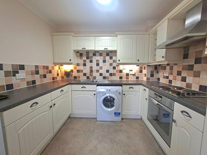 2 Bedroom Flat For Sale In Fletton Avenue, Peterborough, PE2