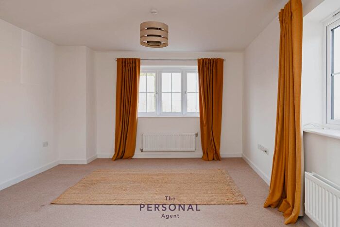 1 Bedroom Flat To Rent In Hayton Crescent, Tadworth, KT20