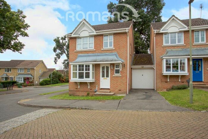 3 Bedroom Link Detached House To Rent In Martel Close, Camberley, GU15