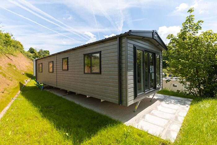 2 Bedroom Mobile/park Home For Sale In Pendine, Carmarthen, SA33