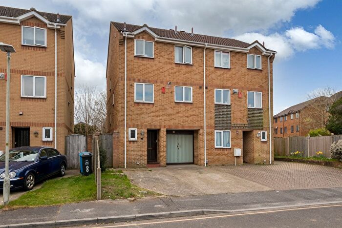 6 Bedroom Detached House For Sale In Mcwilliam Close, Poole, BH12