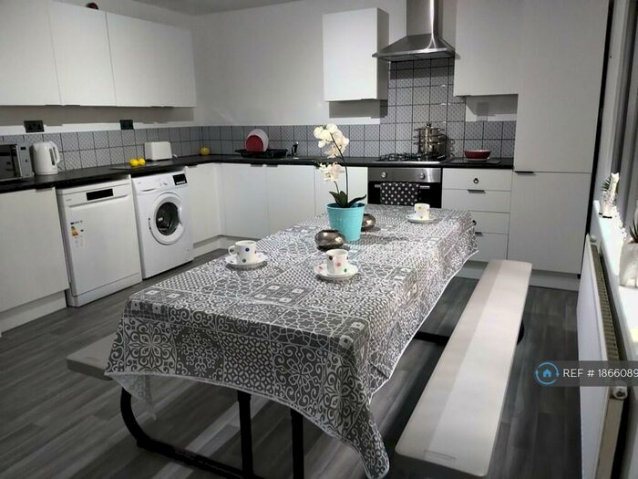 6 Bedroom Terraced House To Rent In Denison Court, Nottingham, NG7