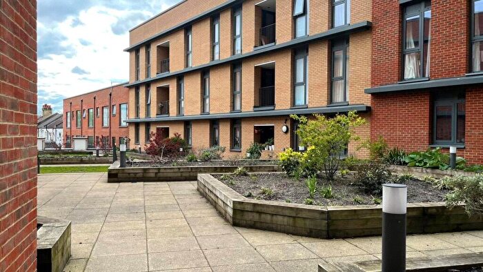 2 Bedroom Flat To Rent In High Street, Sutton, SM1