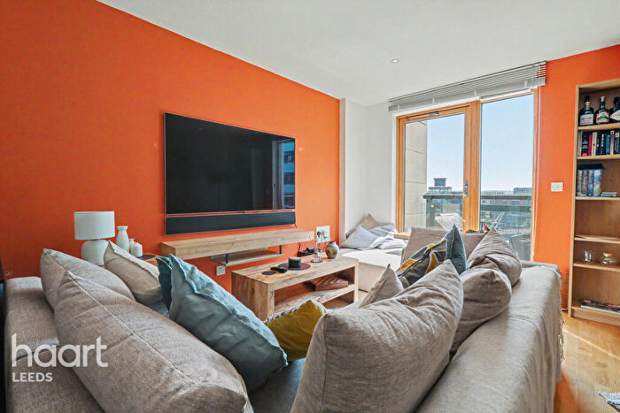 2 Bedroom Apartment For Sale In Marsh Lane, Leeds, LS9