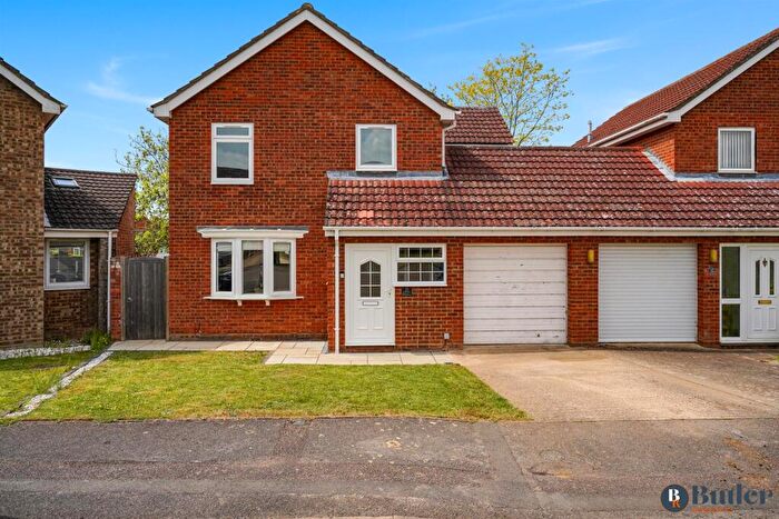 4 Bedroom Link Detached House For Sale In Edinburgh Drive, Eaton Socon, St. Neots, PE19