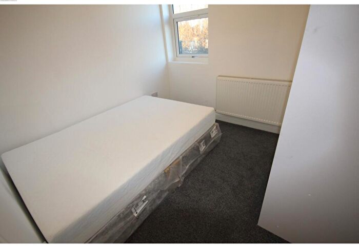 2 Bedroom Flat To Rent In Bedford Hill, London, SW12