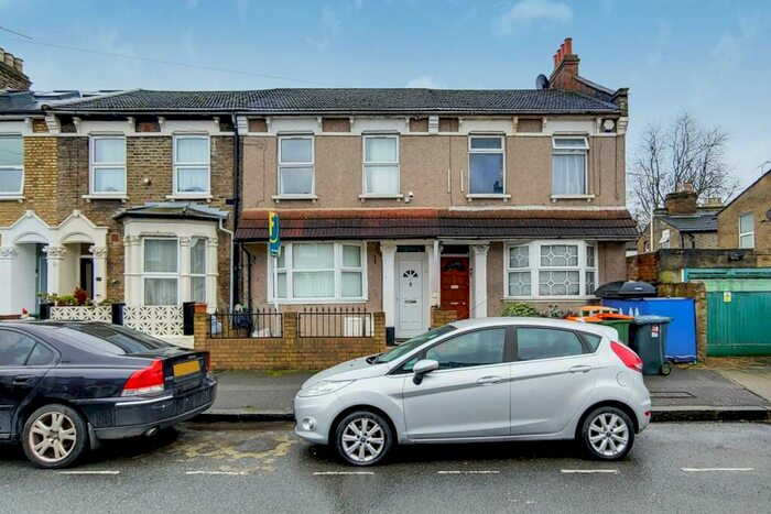 1 Bedroom Flat To Rent In Morton Road, Stratford, London, E15