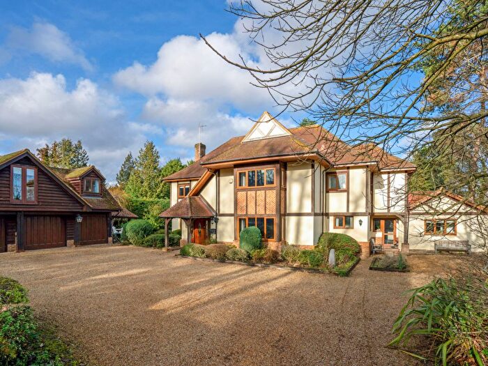 6 Bedroom Country House For Sale In Crowsley Road, Shiplake, RG9