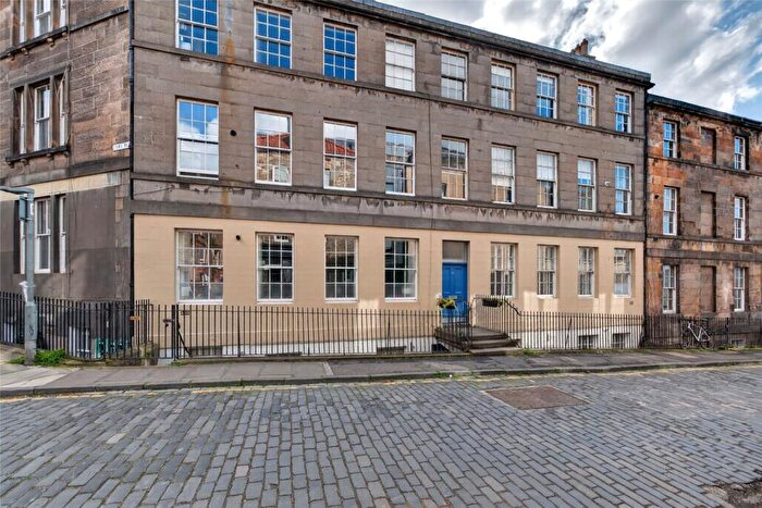 3 Bedroom Apartment For Sale In D Canon Street, Canonmills, Edinburgh, EH3