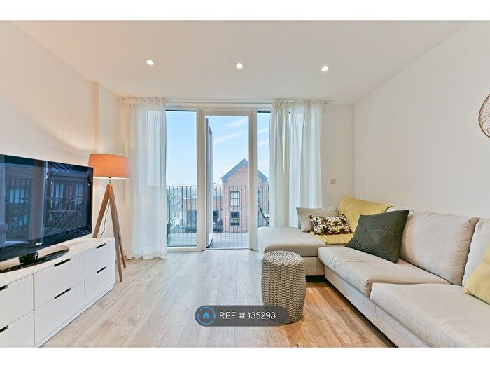 1 Bedroom Flat To Rent In Tooting High Street, London, SW17