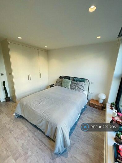 1 Bedroom Flat To Rent In Long Street, London, E2
