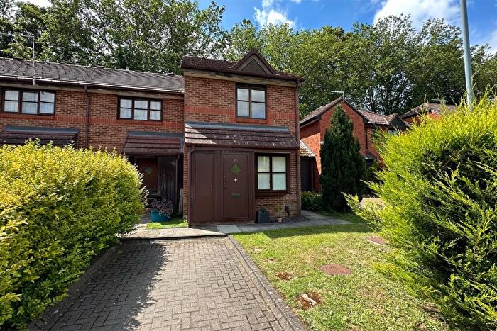 1 Bedroom Terraced House For Sale In Stonefield Park, Maidenhead, Berkshire, SL6