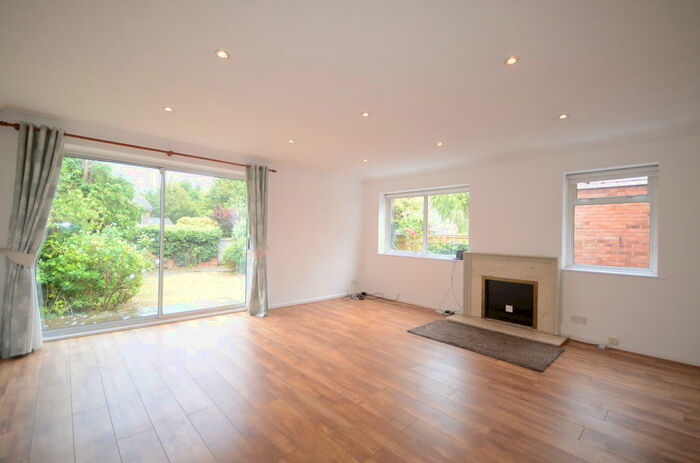 3 Bedroom Terraced House To Rent In Parsonage Lane, SL4