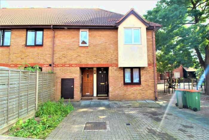 1 Bedroom Maisonette To Rent In Meadowsweet Close, Beckton, E16
