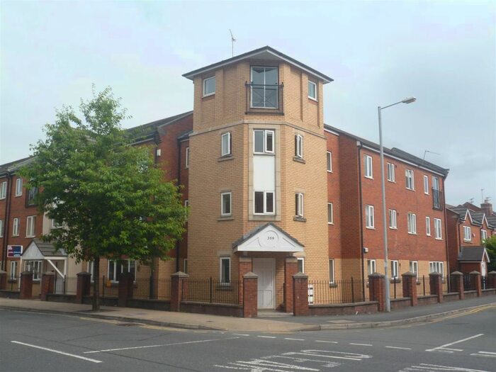 2 Bedroom Flat To Rent In B Stretford Road, Hulme, Manchester, M15