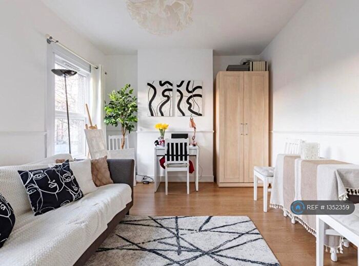 1 Bedroom Flat To Rent In Hoe Street, London, E17