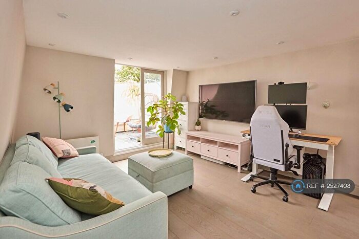 1 Bedroom Flat To Rent In Oakmead Road, London, SW12