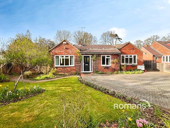 4 Bedroom Bungalow For Sale In Oaklea Drive, Eversley, Hook, RG27