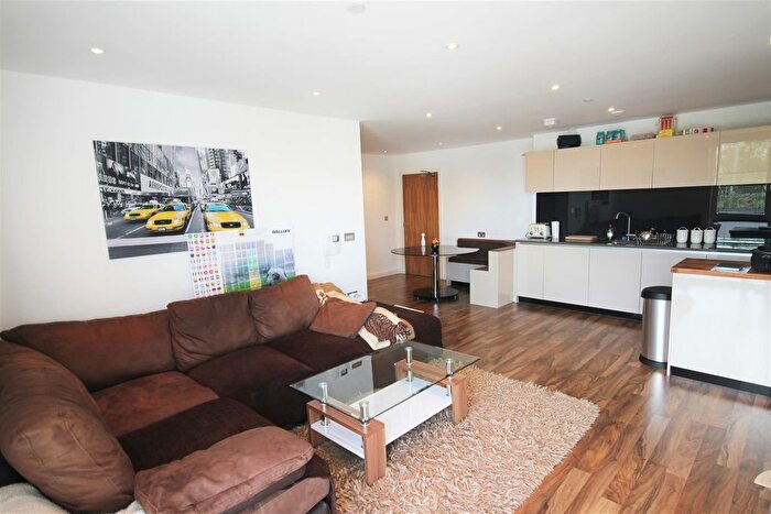 3 Bedroom Flat For Sale In Milliners Wharf, Ancoats, Manchester, M4
