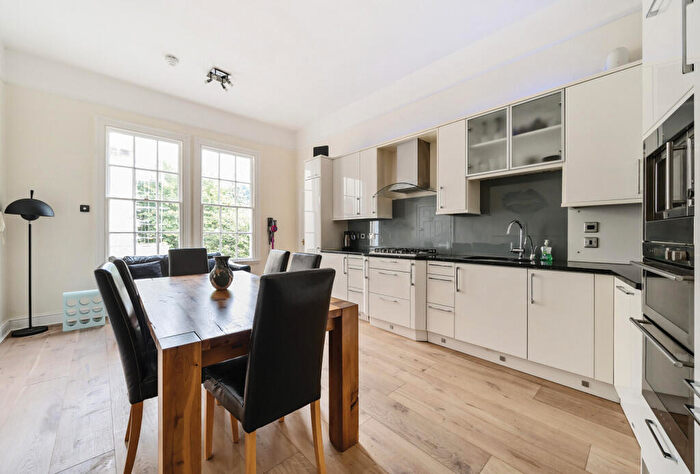 2 Bedroom Apartment For Sale In Bathwick Street, Bath, Somerset, BA2